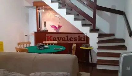 CASA A VENDA COM 03 SUITES