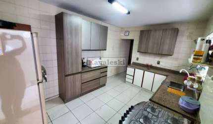 CASA TÉRREA BEM LOCALIZADA COM BELO QUINTAL !!