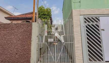 Casa Térrea com 2 dormitórios /quintal , proximidades do Metrô - Oportunidade ùnica- Somente 330 mil