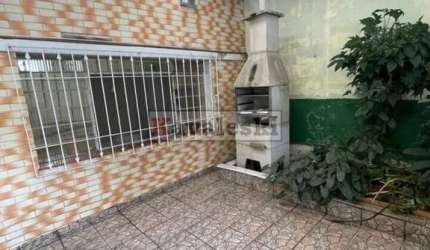 Casa Térrea ao lado do Metrô / 2 dormitórios / Quintal / Oportunidade ùnica