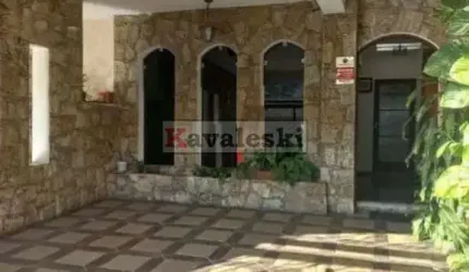 SOBRADO AO LADO DA FACULDADE - VAGO -