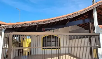 Casa térrea a 500 metros da praia.... Venha conferir!!!!!