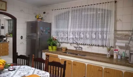 Sobrado com 3 dormitórios e uma suíte Ipiranga
