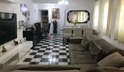 Sobrado com 214 metros de área, suíte com hidro e muito mais....