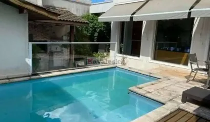 Sobrado Maravilhoso no miolo do Jardim da Saúde.