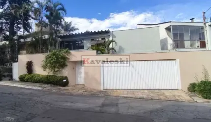 Sobrado com piscina , tem  247m², 4 quartos e 3 vagas - Jardim da Gloria !! Acesso ao Metrô