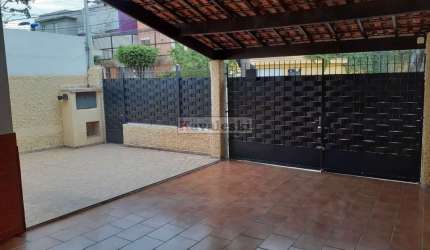 ** CASA TÉRREA AO LADO DE TODO O COMÉRCIO COM PISCINA .!!!