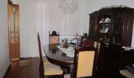 * Casa para venda tem 270 metros com 3 quartos - Metro Praça da Arvore.