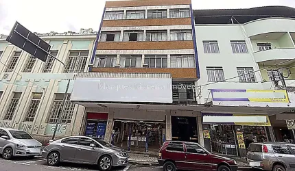 Excelente quarto e sala no Centro.