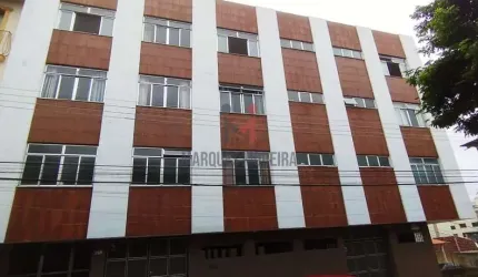 Excelente quarto e sala na Praça do Cruzeiro