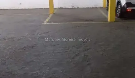 Excelente garagem no Centro!
