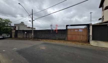 Oportunidade Única! Terreno 600m² no Bairro Aeroporto – Ideal para Prédios Residenciais ou Casas Geminadas!