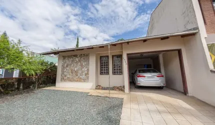 Casa à venda na Rua Baercker Wagner, 1552, Iririú, Joinville, 134 m2 por R$ 650.000