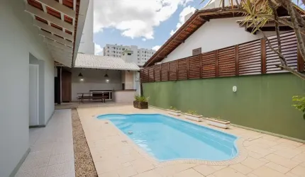 Casa térrea em condomínio no bairro Santo Antônio