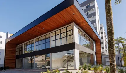 Salas e Conjuntos à Venda em Joinville-SC, Bairro Anita Garibaldi - 2 Banheiros, 8 Vagas, 87m² de Área