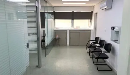 Sala Comercial de 120m² na Vila Buarque, São Paulo-SP: 2 banheiros, 2 vagas de garagem. Confira!