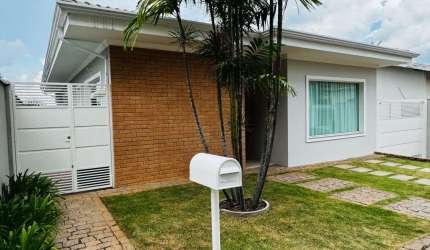 Espetacular casa de 3 suítes e amplo gourmet, no Parque Terranova, Valinhos-SP, com 291m² e 5 vagas de garagem!