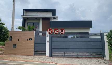 Casa à venda no Bairro Pinheirinho em Vinhedo com 2 quartos sendo 1 suíte, 2 vagas, 149 m². Aproveite!