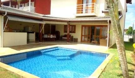 Casa de alto padrão em condomínio de luxo em Valinhos-SP - 4 quartos, 1 suíte, 3 salas, 6 banheiros, 4 vagas, 320m².