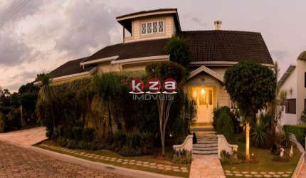 Espetacular casa de alto padrão em condomínio na Vila Embaré, Valinhos-SP: 5 quartos, 5 suítes, 3 salas, 7 banheiros, 9 vagas, 630m². Venha conferir!