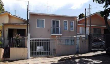 Casa à venda em Valinhos-SP: 2 quartos, 1 suíte, 2 salas, 2 banheiros, 2 vagas, 217m² no Residencial Fazenda São José!