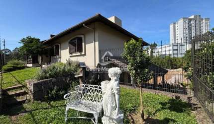 Casa com 3 quartos à venda na Rua José Albino Reuse, 606, Sanvitto, Caxias do Sul por R$ 1.299.000