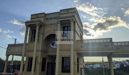 Excelente casa térrea, 136m², 3 suítes, à venda no Residencial Helena Maria