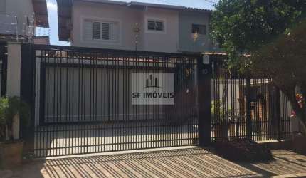 Belo sobrado de 180m², 3 dormitórios, 1 suíte, à venda, no Jardim Saira.