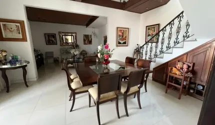 Casa À Venda Com 02 Andares, 04 Quartos No Alcântara São Gonçalo/RJ