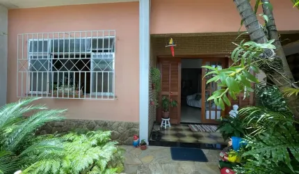 Casa para venda com 127 metros quadrados com 3 quartos em Trindade - São Gonçalo - RJ