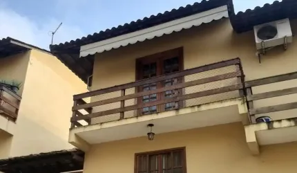 Excelente Casa Duplex à Venda 02 quartos no Colubandê São Gonçalo/RJ.
