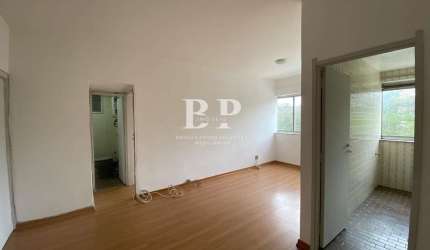 Apartamento para Locação em Teresópolis, Várzea, 1 dormitório, 1 banheiro, 1 vaga
