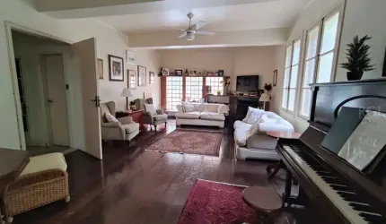 Sobrado para Venda - 345m², 4 dormitórios, sendo 2 suites, 2 vagas - Independência
