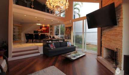 Casa para Venda - 650m², 4 dormitórios, sendo 3 suites, 4 vagas - Chácara das Pedras