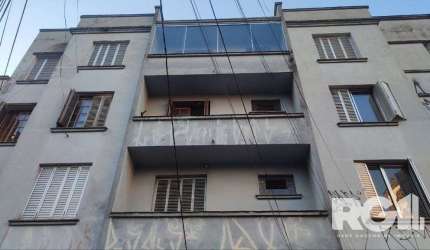 Apartamento a venda com 3 dormitórios, com sacada, de frente. Rua 24 de Outubro Auxiliadora.