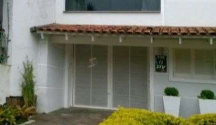 Casa em Porto Alegre, no bairro Ipanema, com 4 dormitório(s), e 4 banheiros, à venda.
