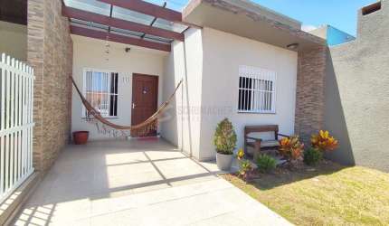 LINDA CASA DE 2 DOMITÓRIOS, PRÓXIMA AO MAR