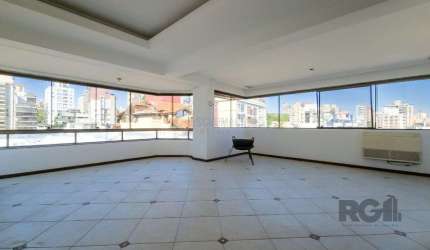 Cobertura com 222m² privativos, 3 quartos, 1 suite, lareira, piscina, 2 vagas no Bairro Rio Branco