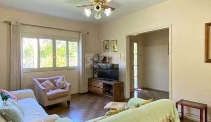 Casa com 4 dormitórios, no bairro Nossa Senhora das Graças em Canoas/RS