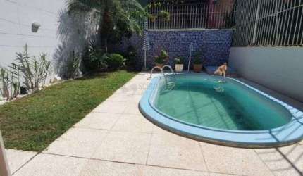 Casa para Venda - 185m², 3 dormitórios, sendo 1 suites, 2 vagas - Bahamas