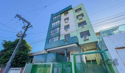 2 dormitórios, 1 suíte e 2 vagas de garagem