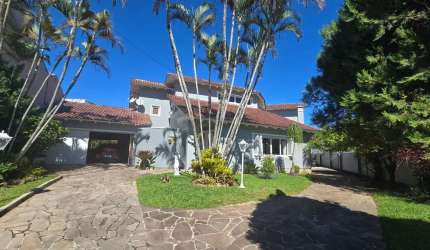 Casa em Porto Alegre, no bairro Ipanema, com 3 dormitório(s), à venda.