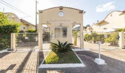 Sobrado em condomínio no bairro Hípica