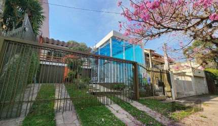 Vende-se excelente cada 3 quartos com suíte, 4 vagas, anexo comn salão de festas, podendo ser usada para fins comerciais - 255m² - Chácara das Pedras
