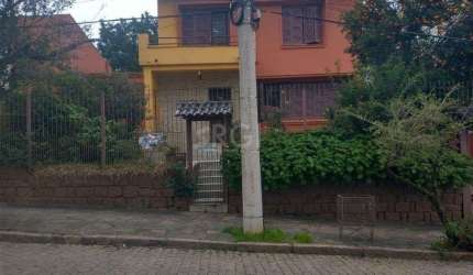 Casa para Venda - 220m², 3 dormitórios, 4 vagas - Teresópolis
