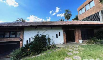 Linda Casa Vila Assunção, com vista para o rio.