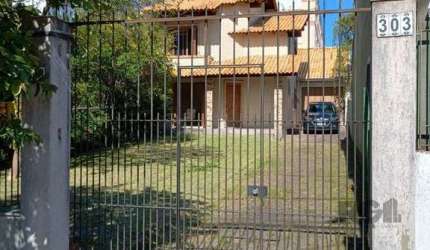Casa sobrado 3 dormitórios, 1 suíte, vaga de garagem, Bairro Imbuí