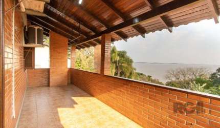 Casa para Venda - 220m², 3 dormitórios, sendo 2 suites, 5 vagas - Espirito Santo