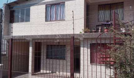 CASA À VENDA COM 5 QUARTOS, 2 COZINHAS, 2 BANHEIROS E PÁTIO GRANDE - VIAMÃO - R$ 650.000,00