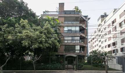 Cobertura com 3 dormitórios, mobiliada com 300 m²